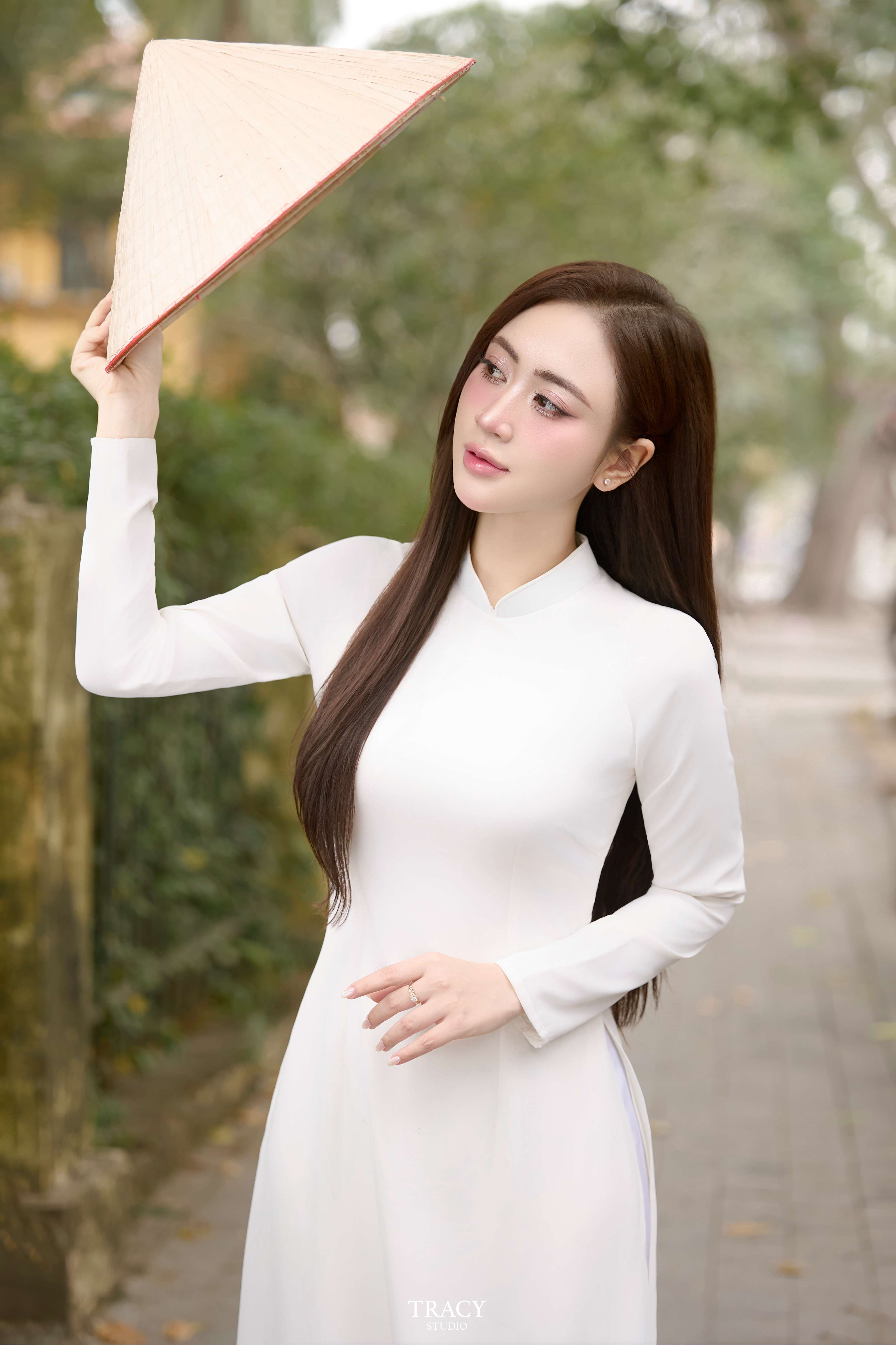 frontend/img/gallery/tinh-khoi-ao-dai-viet/tracy-studio-chup-concept-ao-dai-hoa-hue (2).jpg